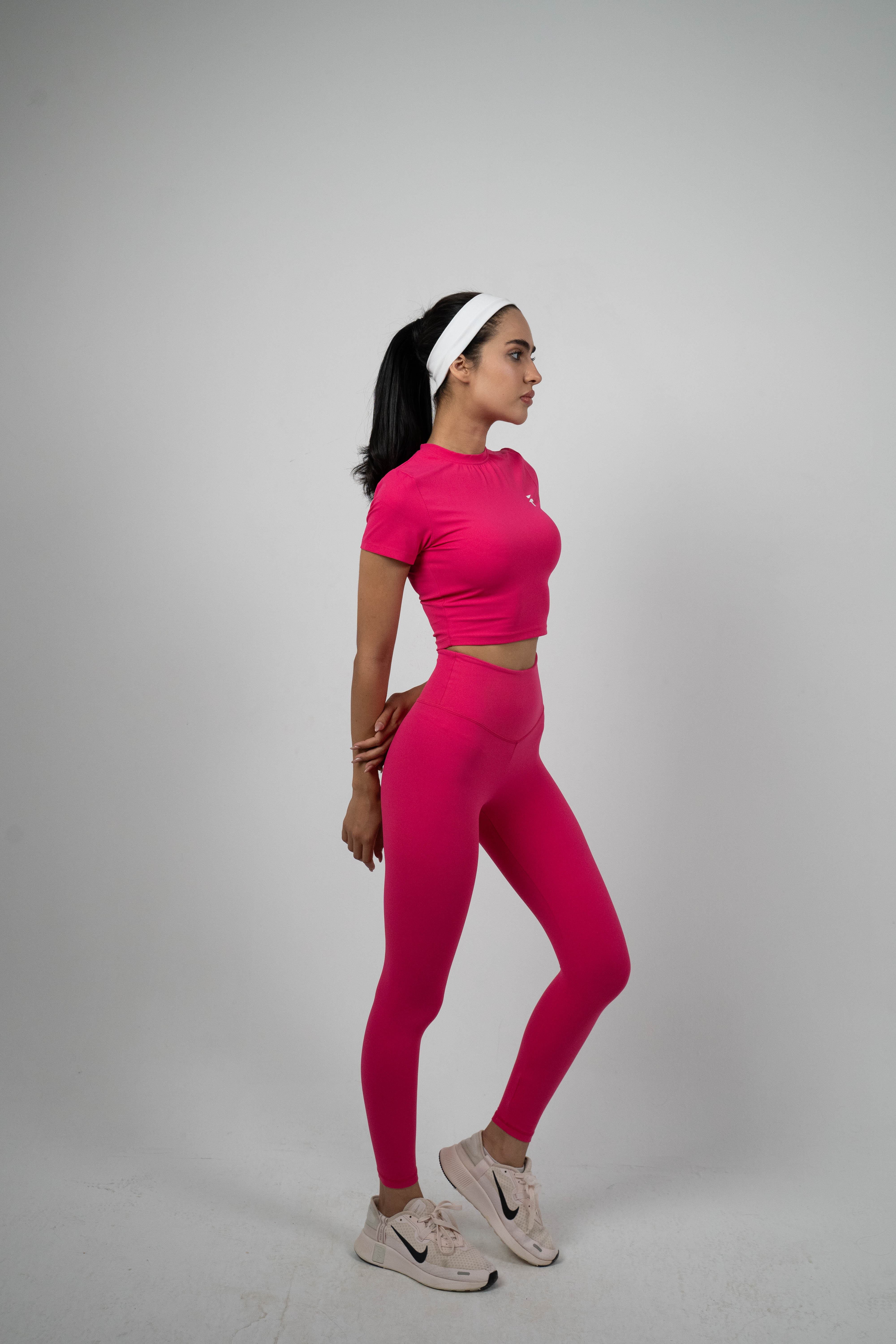 ULTRA SOFT ESSENTIAL CROP TOP - Hot Pink
