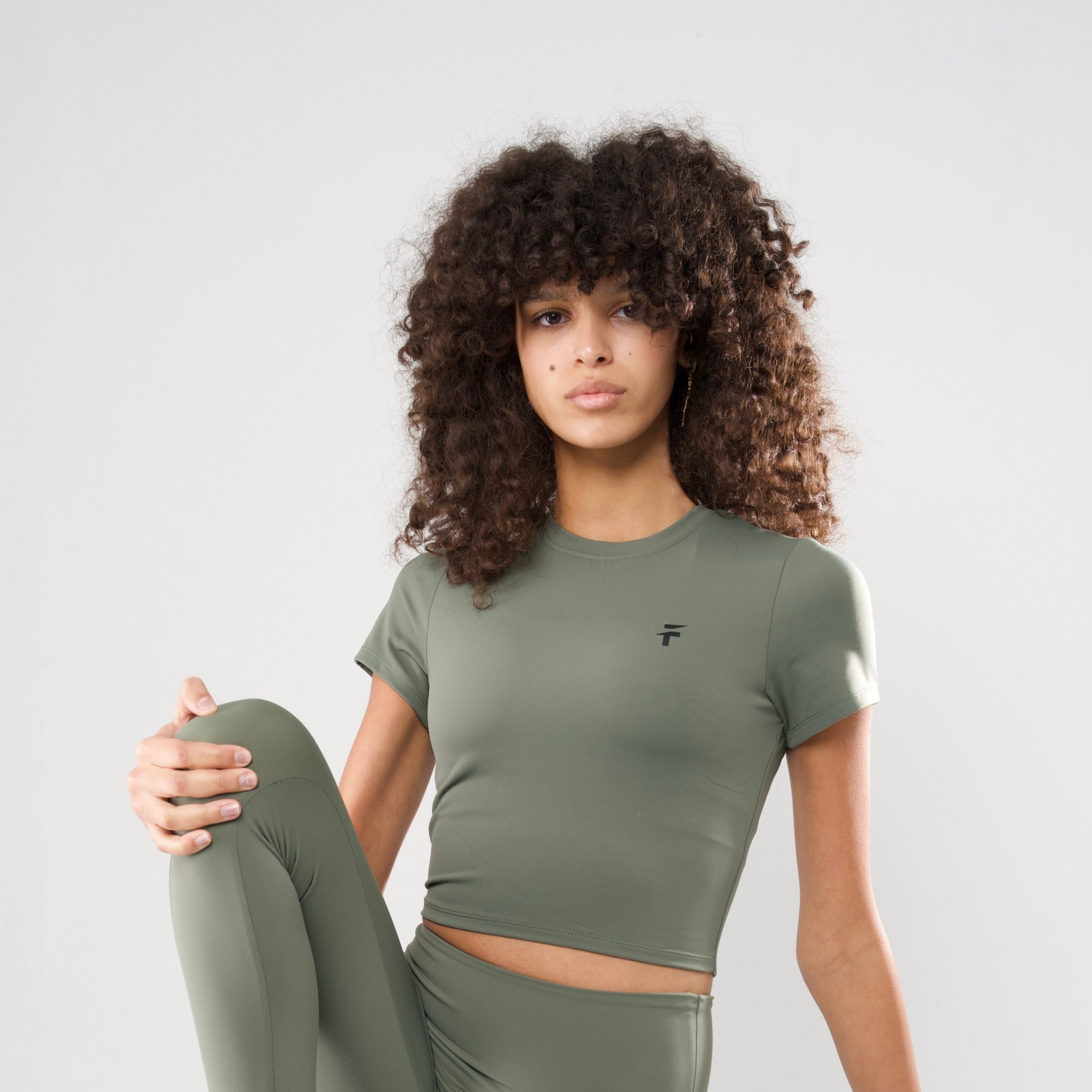 ULTRA SOFT ESSENTIAL CROP TOP - Army Green
