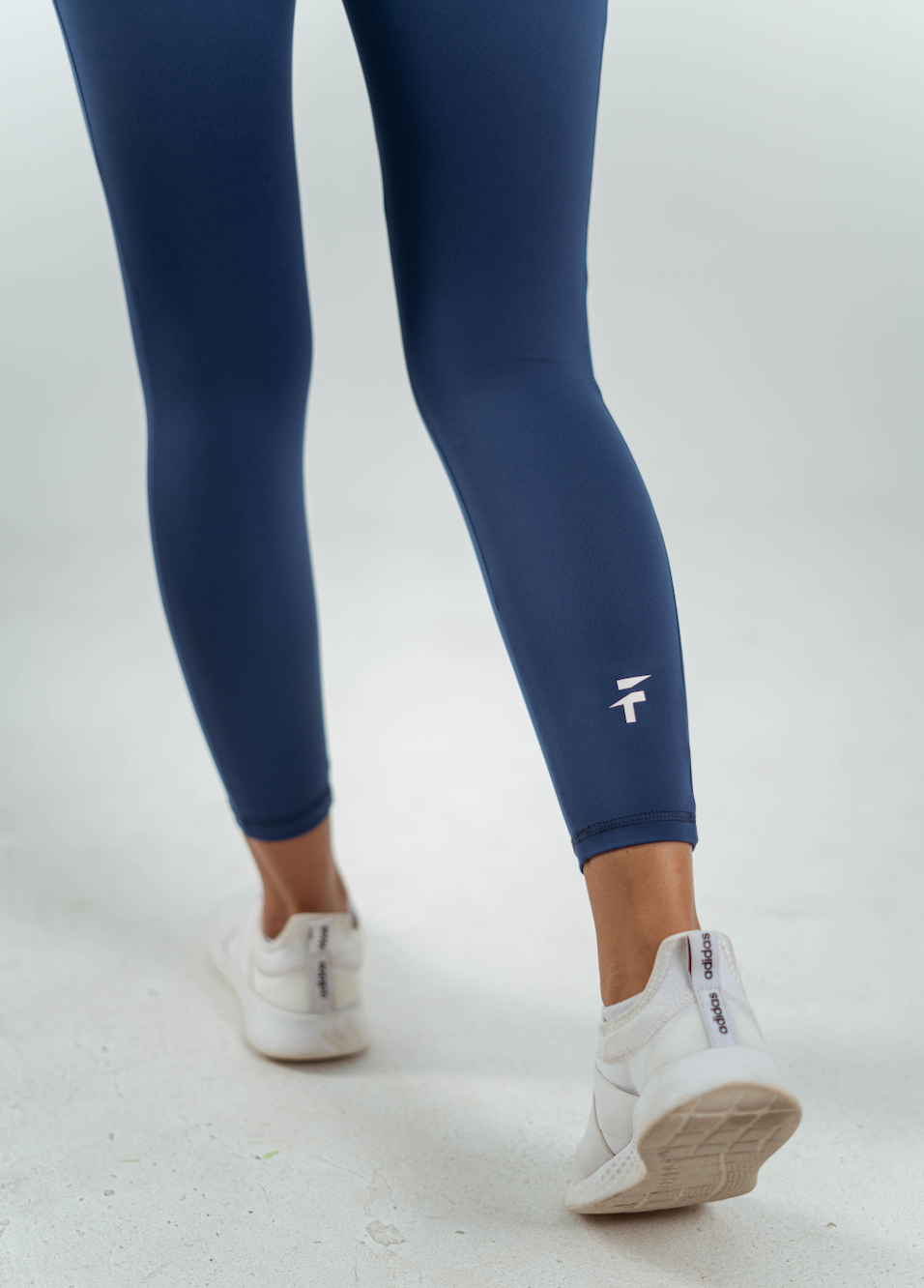 ULTRA SOFT ESSENTIAL POCKETED LEGGINGS - Crystal Blue